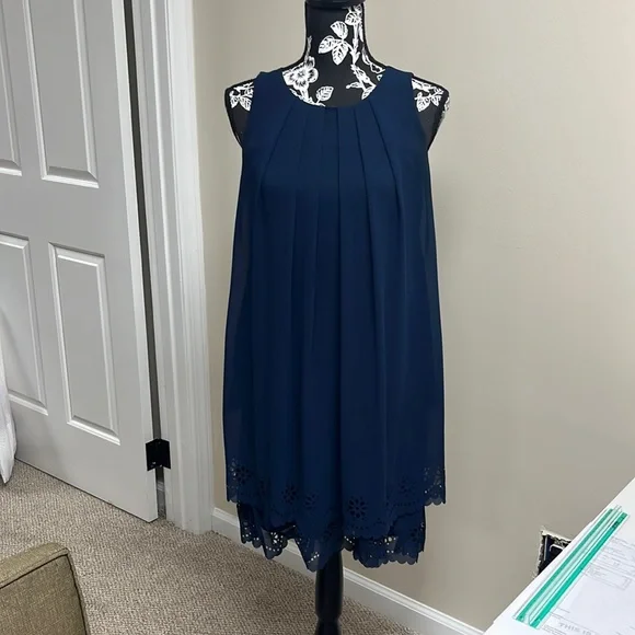 jessica simpson blue dress Alessia Blouse in Tile Blue Acrylic Ditsy